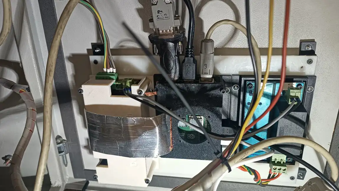 SBC ve güç bileşenlerinin kontrol paneli içindeki entegrasyonu